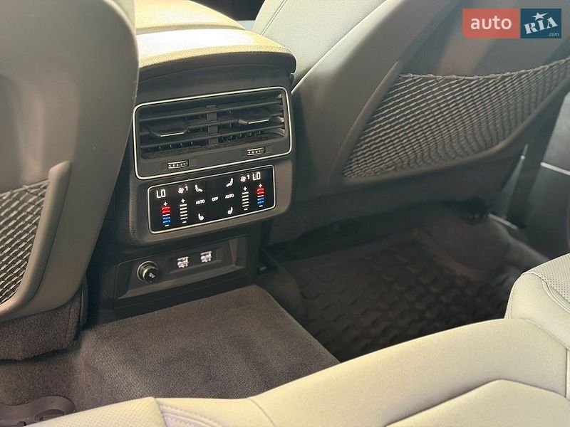 Внедорожник / Кроссовер Audi Q8 2019 в Тернополе
