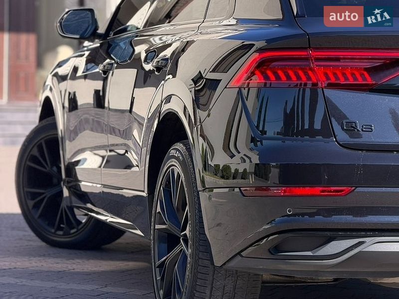 Позашляховик / Кросовер Audi Q8 2021 в Стрию
