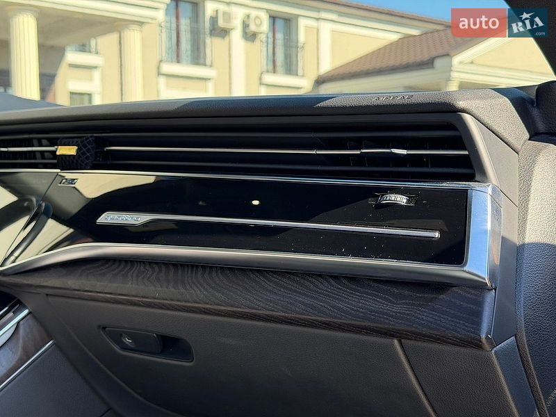 Позашляховик / Кросовер Audi Q8 2021 в Стрию