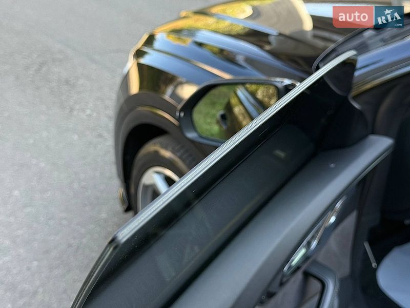 Внедорожник / Кроссовер Audi Q8 2018 в Киеве