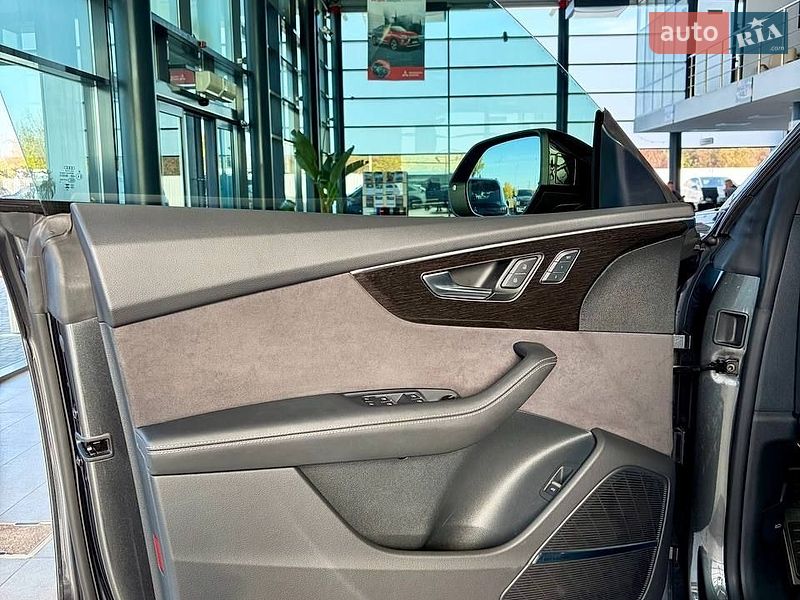 Позашляховик / Кросовер Audi Q8 2023 в Ужгороді