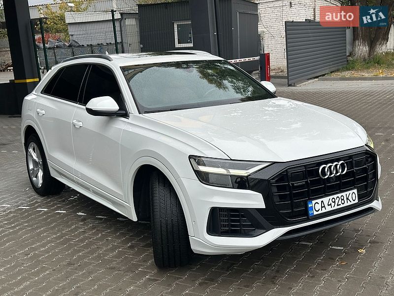 Внедорожник / Кроссовер Audi Q8 2021 в Киеве