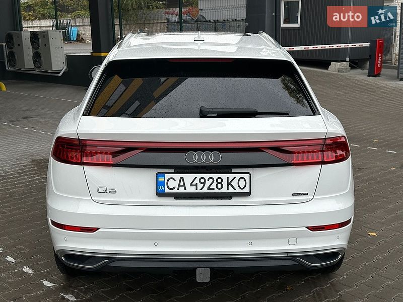 Внедорожник / Кроссовер Audi Q8 2021 в Киеве