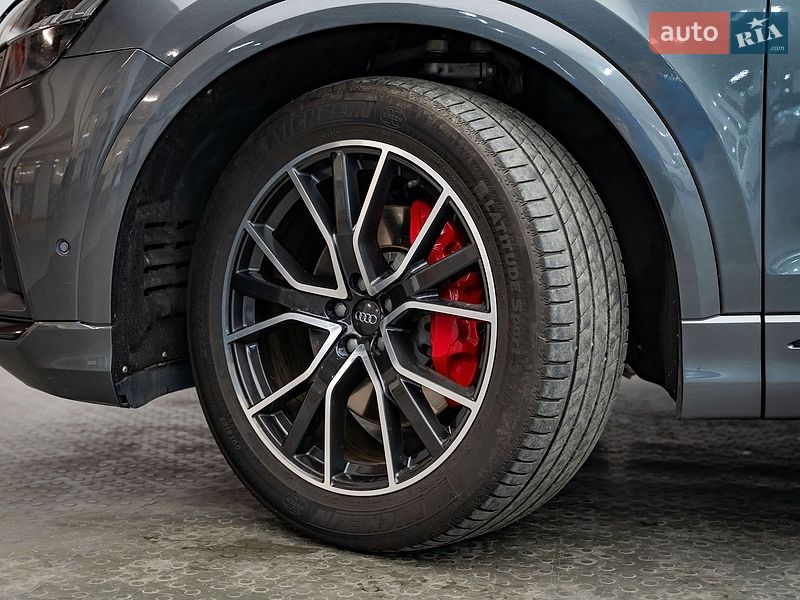 Внедорожник / Кроссовер Audi Q8 2019 в Киеве