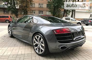 Купе Audi R8 2010 в 