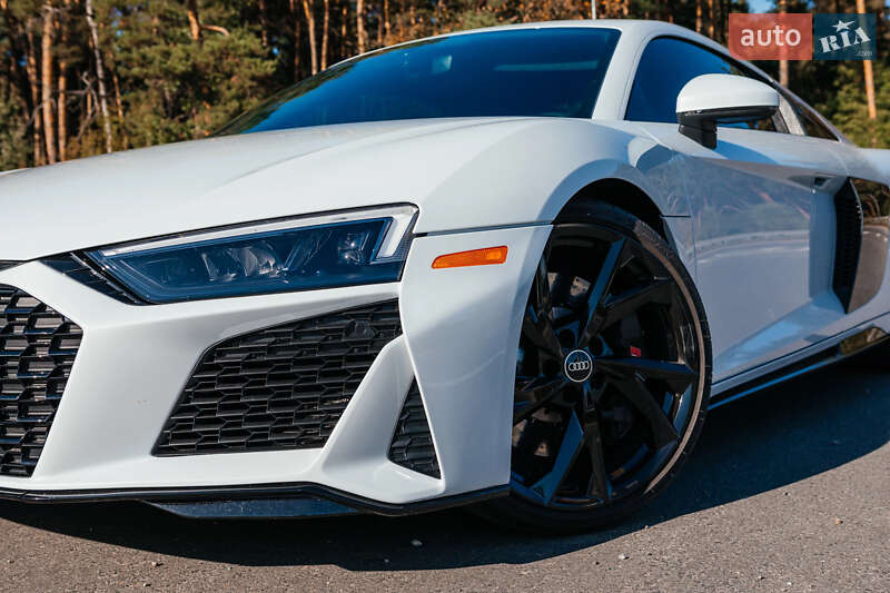 Купе Audi R8 2022 в Киеве
