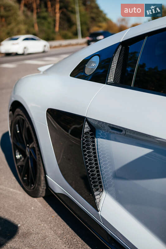 Купе Audi R8 2022 в Киеве