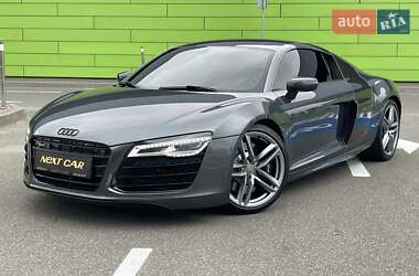 Купе Audi R8 2013 в  фото 2 Купе Audi R8 2013 в