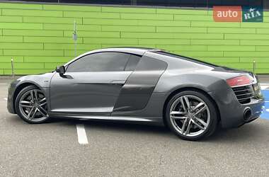 Купе Audi R8 2013 в  фото 19 Купе Audi R8 2013 в