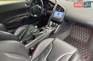 Купе Audi R8 2013 в  фото 29 Купе Audi R8 2013 в