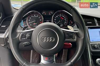 Купе Audi R8 2013 в  фото 39 Купе Audi R8 2013 в