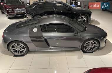 Купе Audi R8 2013 в  фото 55 Купе Audi R8 2013 в