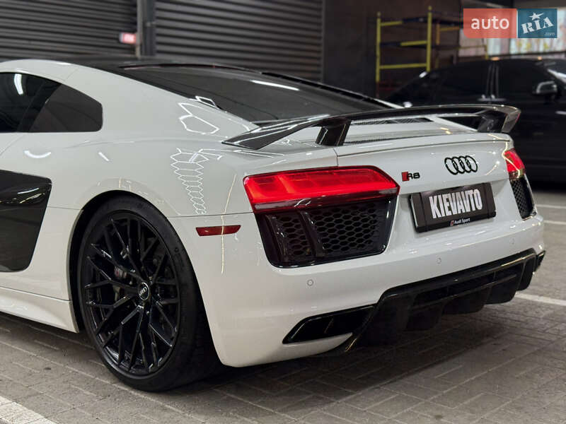 Родстер Audi R8 2017 в Києві фото 7 Родстер Audi R8 2017 в Києві