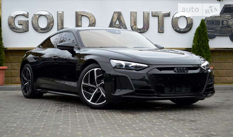 Купе Audi RS e-tron GT 2021 в 