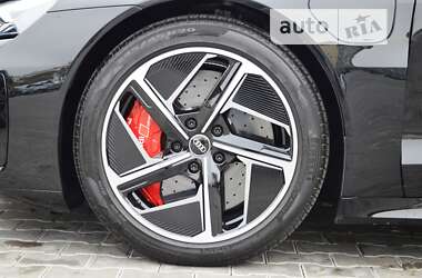 Купе Audi RS e-tron GT 2021 в 