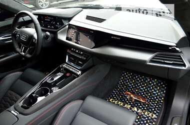 Купе Audi RS e-tron GT 2021 в 