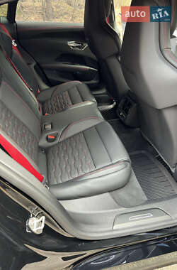 Купе Audi RS e-tron GT 2021 в 