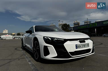 Купе Audi RS e-tron GT 2023 в 