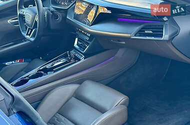 Купе Audi RS e-tron GT 2021 в 