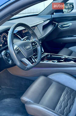 Купе Audi RS e-tron GT 2021 в 