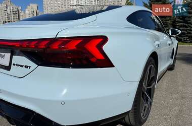 Купе Audi RS e-tron GT 2023 в 