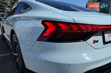 Купе Audi RS e-tron GT 2023 в 