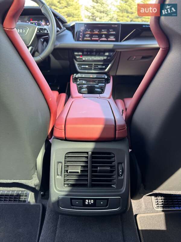 Купе Audi RS e-tron GT 2023 в Києві