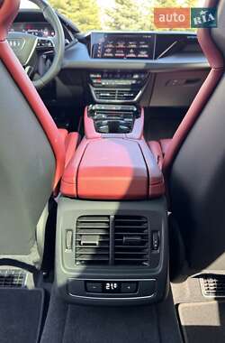 Купе Audi RS e-tron GT 2023 в 