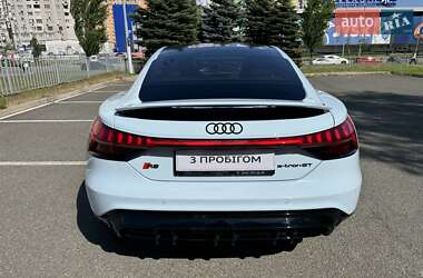 Купе Audi RS e-tron GT 2023 в 