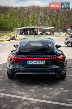 Купе Audi RS e-tron GT 2021 в 