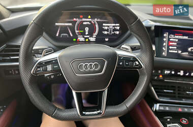Купе Audi RS e-tron GT 2022 в 