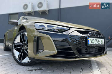 Купе Audi RS e-tron GT 2021 в 