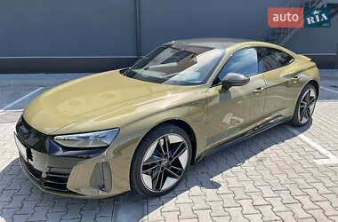 Купе Audi RS e-tron GT 2021 в 