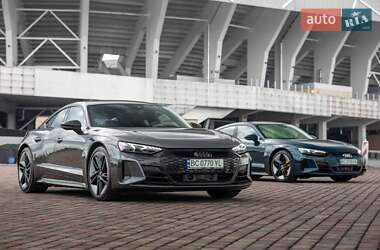 Лифтбек Audi RS e-tron GT 2022 в 
