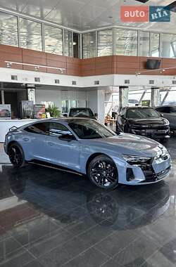 Купе Audi RS e-tron GT 2023 в 