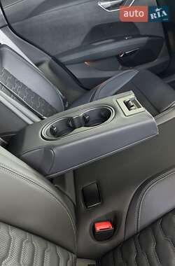 Купе Audi RS e-tron GT 2023 в 