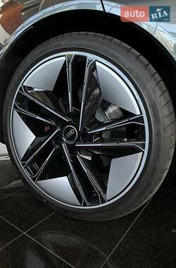 Купе Audi RS e-tron GT 2023 в 