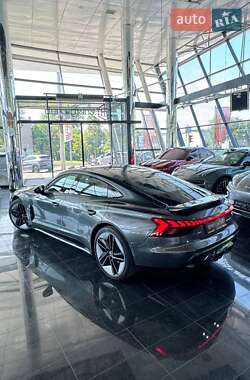 Купе Audi RS e-tron GT 2023 в 