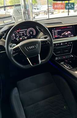 Купе Audi RS e-tron GT 2023 в 