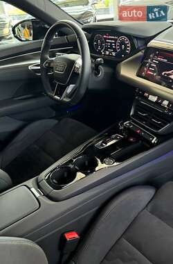 Купе Audi RS e-tron GT 2023 в 
