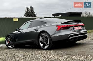 Купе Audi RS e-tron GT 2021 в 