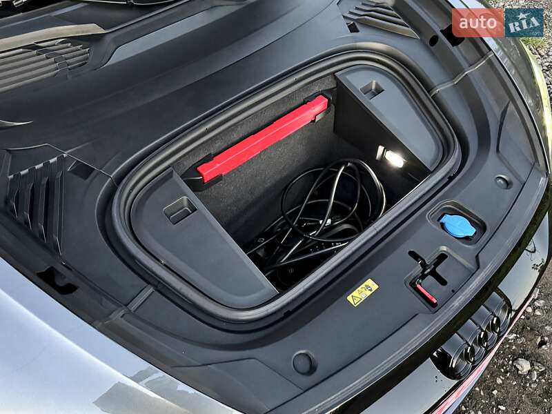 Купе Audi RS e-tron GT 2021 в Києві