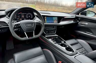 Купе Audi RS e-tron GT 2021 в 