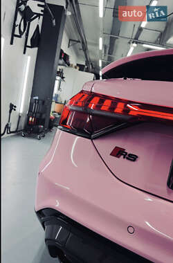 Купе Audi RS e-tron GT 2022 в 