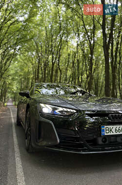 Купе Audi RS e-tron GT 2021 в 