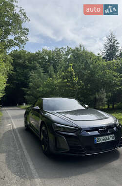 Купе Audi RS e-tron GT 2021 в 