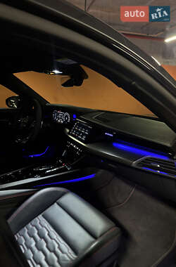 Купе Audi RS e-tron GT 2021 в 