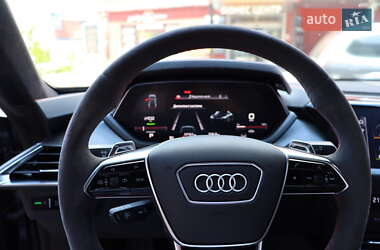 Купе Audi RS e-tron GT 2022 в 