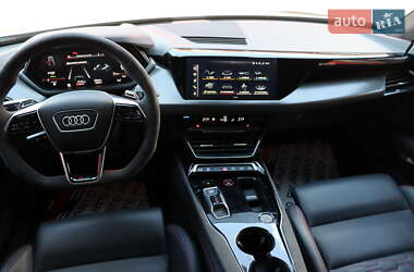 Купе Audi RS e-tron GT 2022 в 