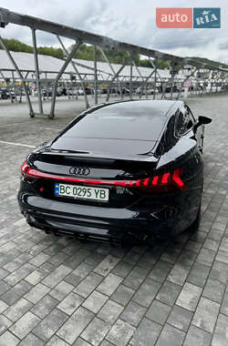 Купе Audi RS e-tron GT 2021 в 